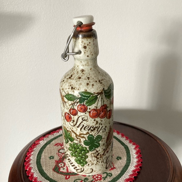 Vintage and rare find. Rosler hinged liquor bottle. - Picture 3 of 5